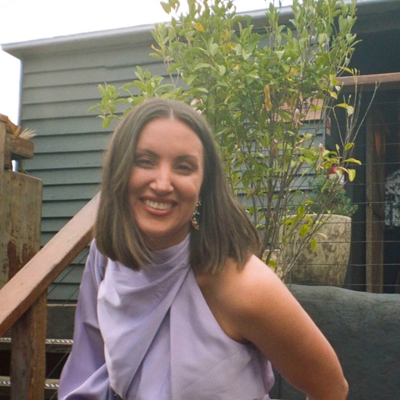 Meet your Posher, Esther - Picture 1 of 1